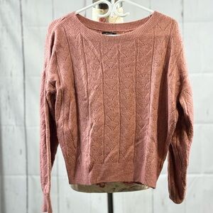 527.RW&CO Cropped knit sweater, size M